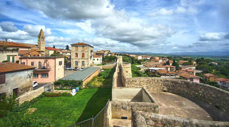 Onze autoverhuurservices bieden een gevarieerde selectie van voertuigen in Magliano in Toscane.